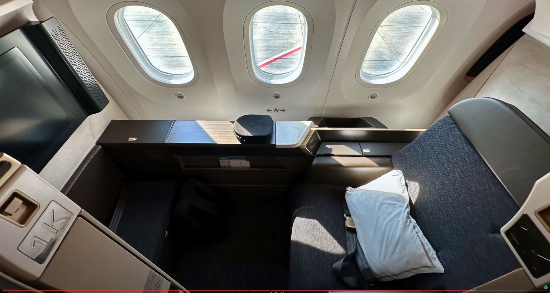 Business Studio WINDOW SEAT