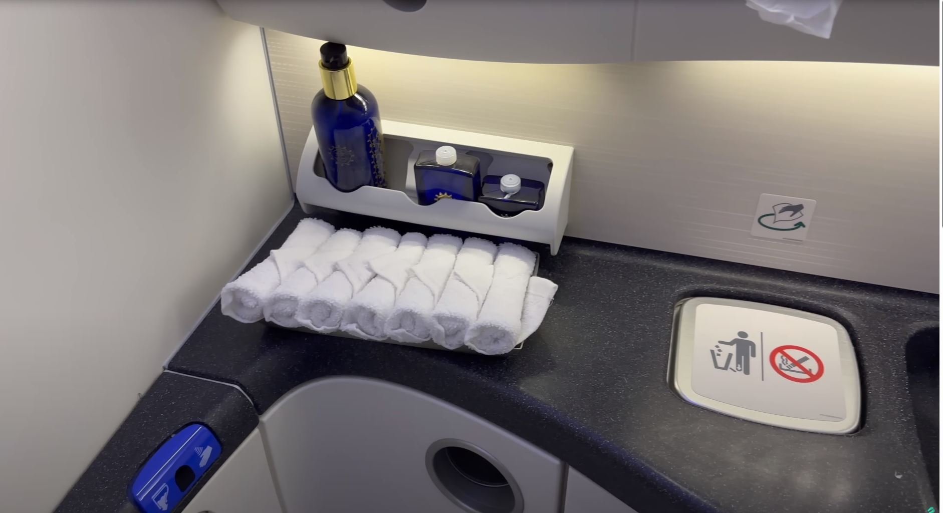 FIRST CLASS BATHROOM