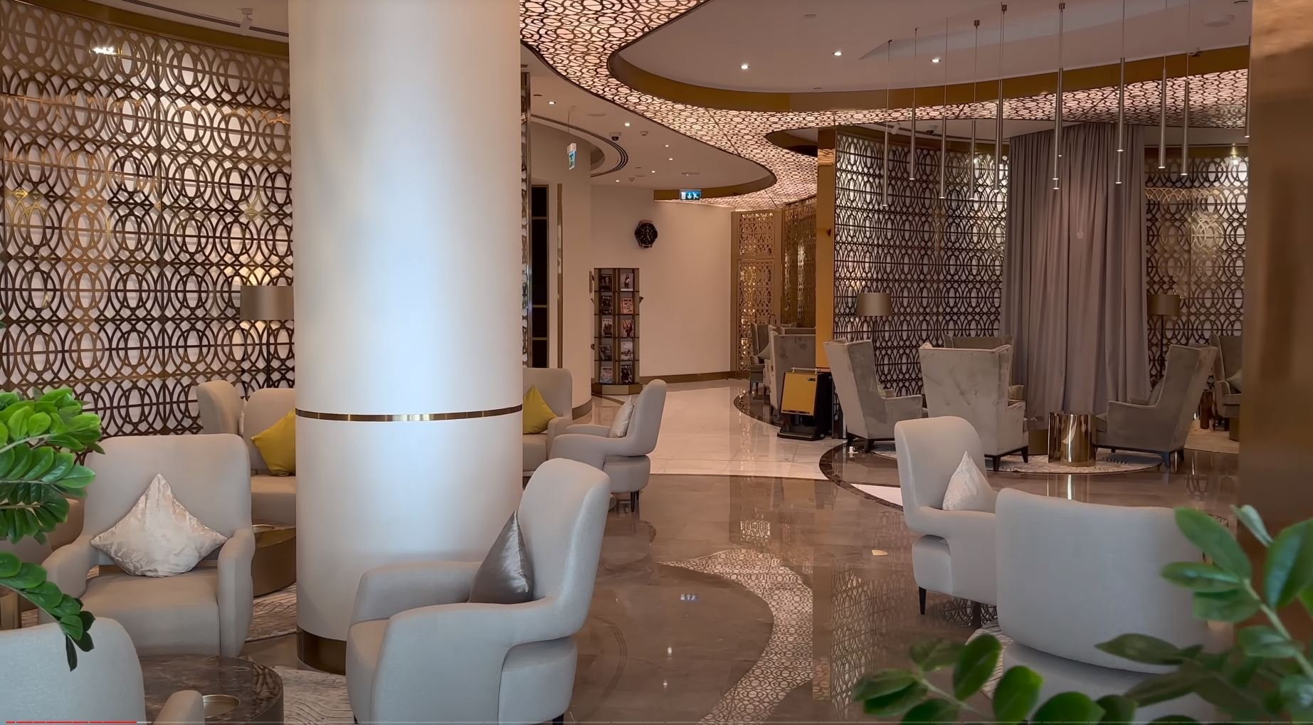 FIRST CLASS LOUNGE 2