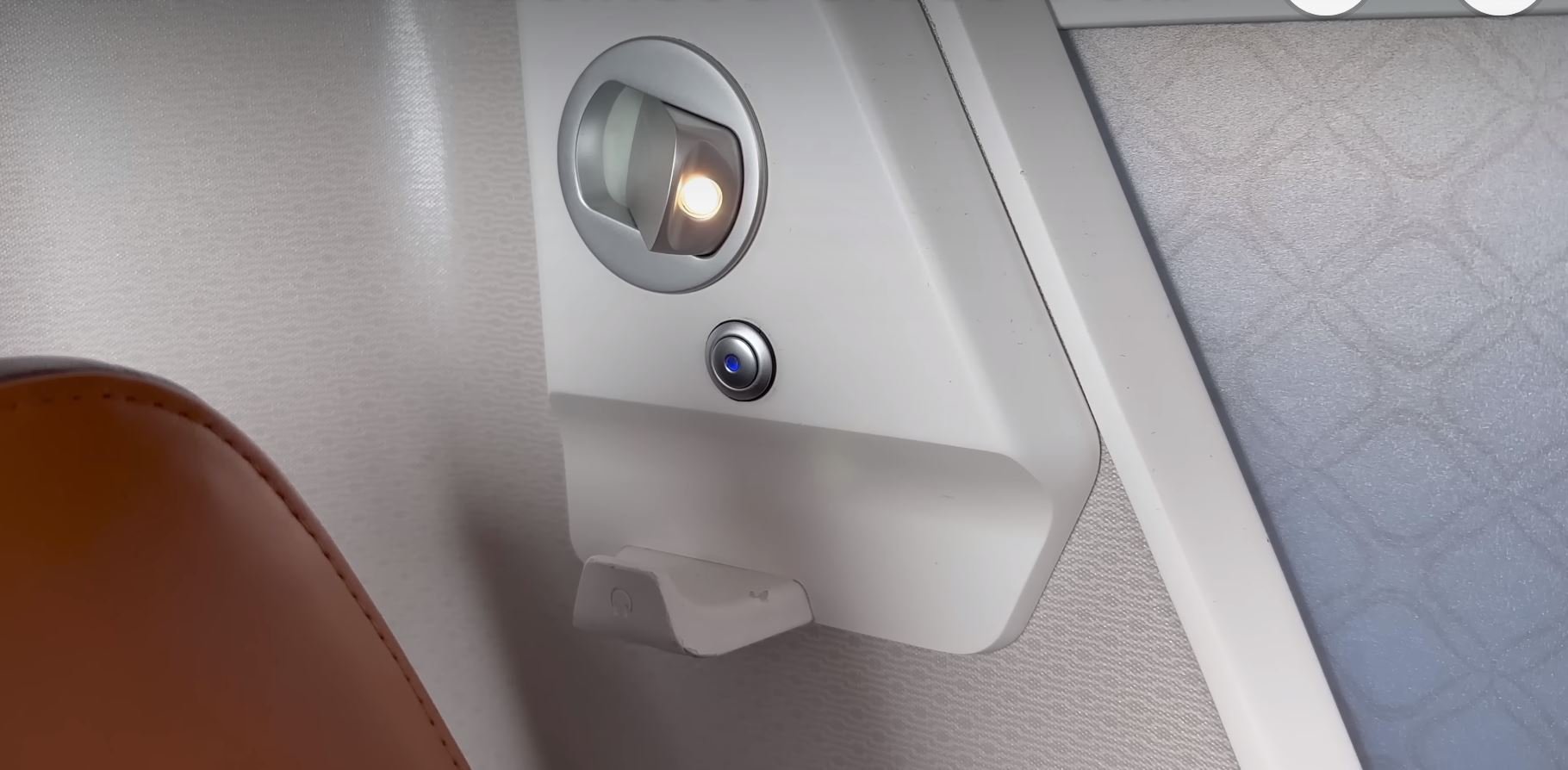 J SEAT READING LIGHT