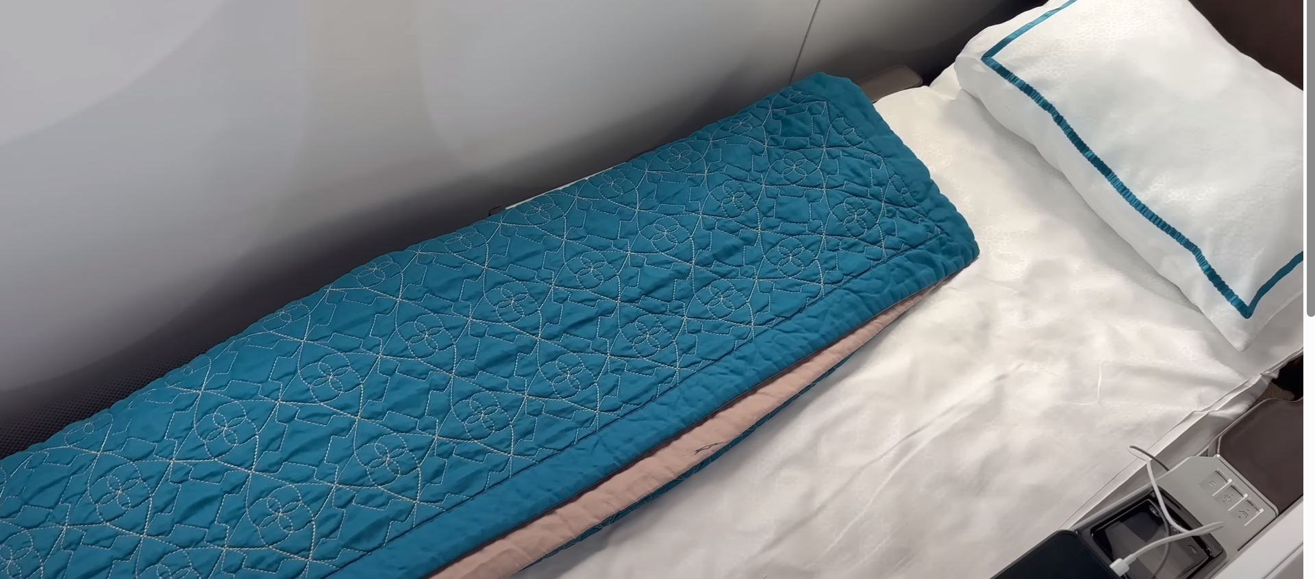 WY J WINDOW BED 227CM